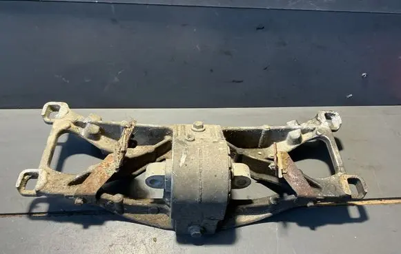 Jaguar XF X250 Gearbox mounting bracket 4R835060AD