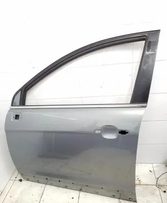 Chevrolet Captiva Front door