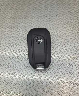 Opel Mokka B Ignition key/card 9811802180