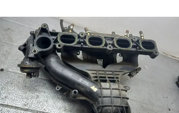 Ford Mondeo Mk III Intake manifold 1S7G-9424