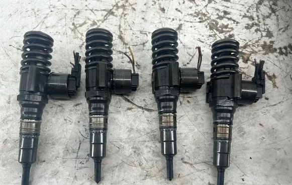 Audi A4 S4 B8 8K Fuel injectors set 0414720404 03G130073G