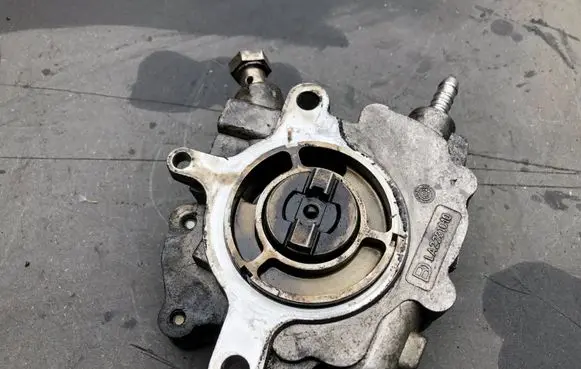 Volkswagen Phaeton Vacuum pump 07Z127025E