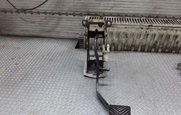 Mitsubishi Pajero Clutch pedal 