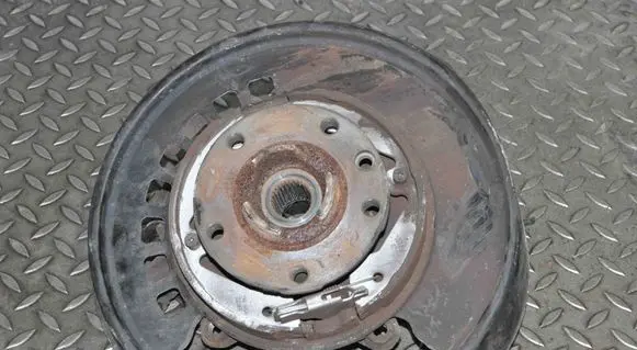 Rear wheel hub