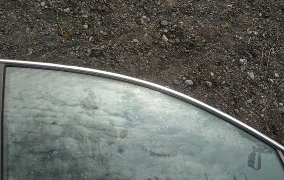 Honda CR-V Front door window glass four-door as2