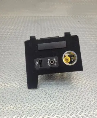BMW 6 F12 F13 AUX in-socket connector 9197318