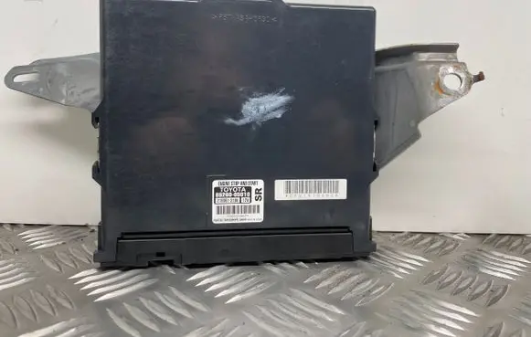 Toyota Avensis T270 Start/Stop control module 8926005010