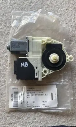 Volkswagen PASSAT B7 Rear door window regulator motor 3C0959704 49293025