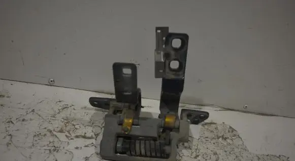 BMW 5 E60 E61 Tailgate/trunk/boot hinge 7061383