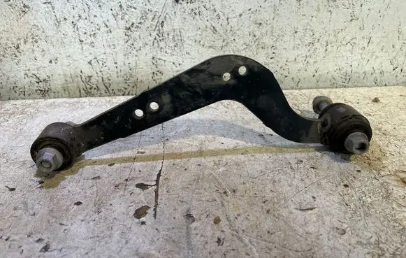 Toyota RAV 4 (XA40) Rear control arm