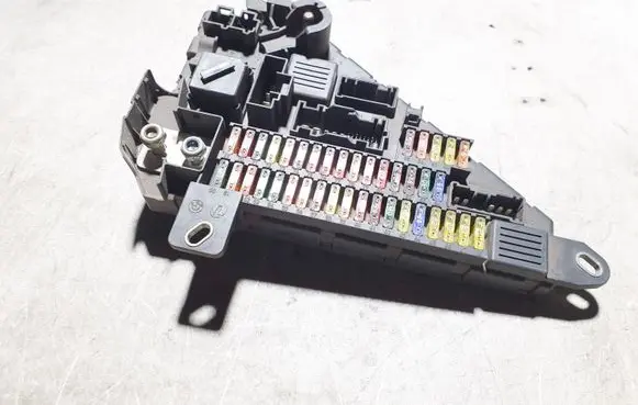 BMW 5 E60 E61 Fuse module 9138830 6906619