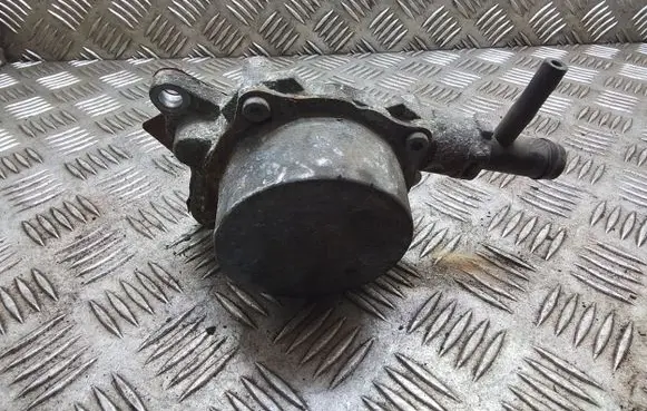 Opel Movano B Vacuum pump