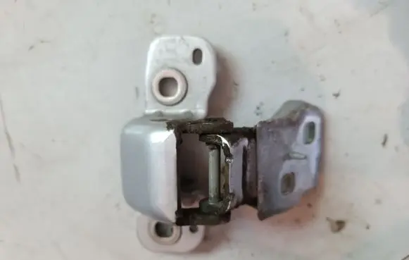 Citroen C5 Tailgate/trunk/boot hinge 9682254780