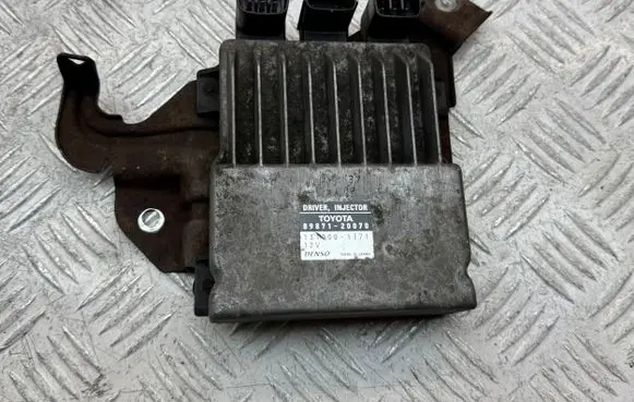 Toyota Avensis T250 Fuel injection control unit/module 1310001371 8987120070