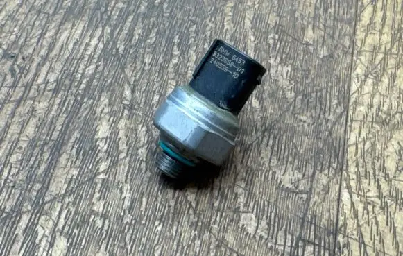 BMW 1 F40 Air conditioning (A/C) pressure sensor 9323658 24055910