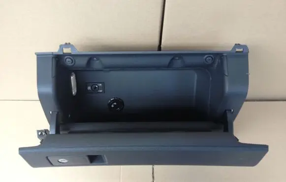 Volkswagen Touran I Glove box VWTOURANSCHOWEK
