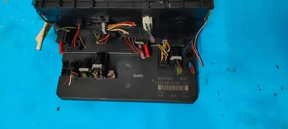 Mercedes-Benz Vito Viano W639 SAM control unit 6395450301