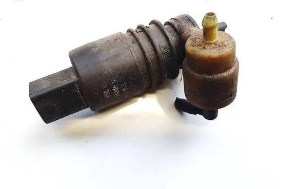 Volkswagen PASSAT B5 Windscreen/windshield washer pump 1j0973722