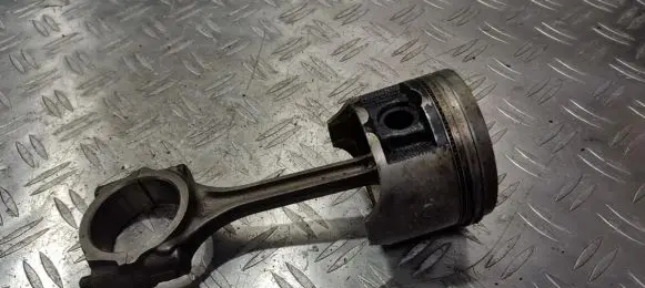 Toyota Corolla E120 E130 Piston with connecting rod