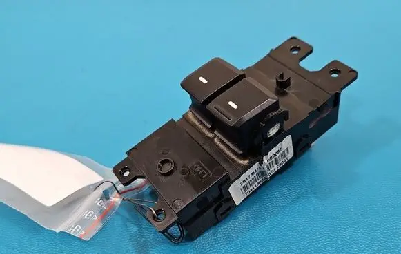 Hyundai i20 (GB IB) Electric window control switch 299139875 IMPRK1567848