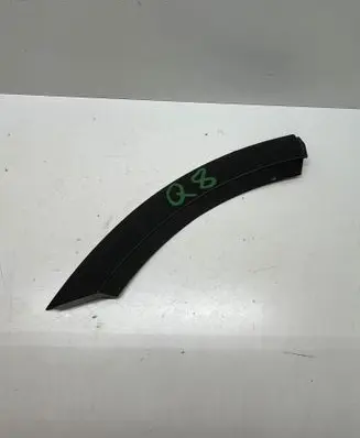 Rear bumper trim bar molding