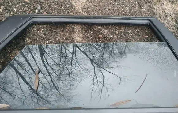 Nissan Primera Rear door window glass as2
