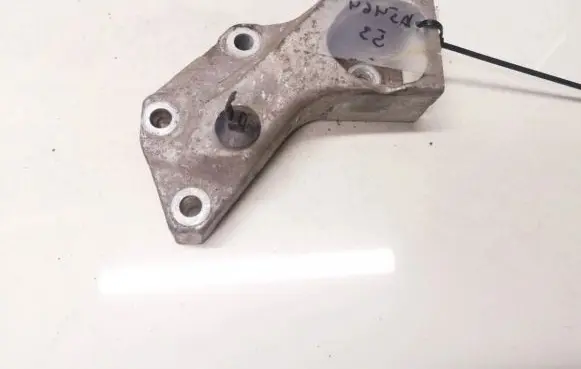 Peugeot 206 Engine mounting bracket