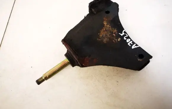 Honda Civic Engine mounting bracket