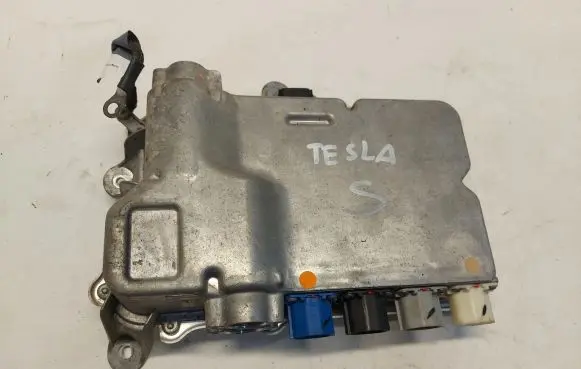 Tesla Model S Voltage converter/converter module 1059891-00-d
