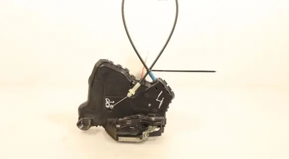 Toyota Verso Front door lock 