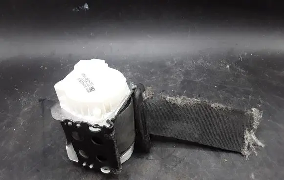 Citroen C3 Rear seatbelt 34140294B 33054574F