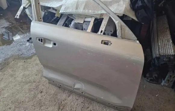 Volvo XC40 Front door