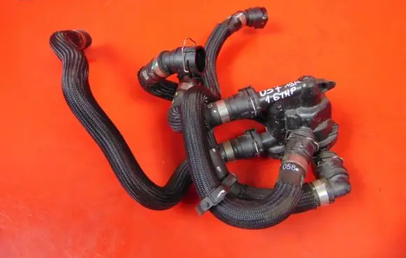 Citroen DS7 Crossback Thermostat/thermostat housing 9822406080