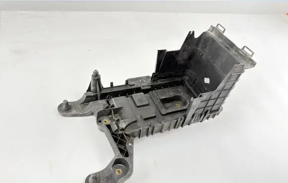 Volkswagen PASSAT B7 Battery tray 1K0915325B