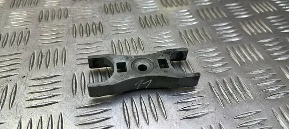 Skoda Superb B8 (3V) Fuel Injector clamp holder 04L216