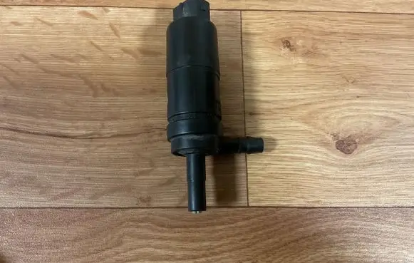 Ford Mondeo Mk III Headlight washer pump 0392040010