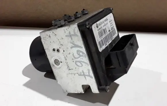 Volkswagen PASSAT B6 ABS Pump 3C0614109AJ