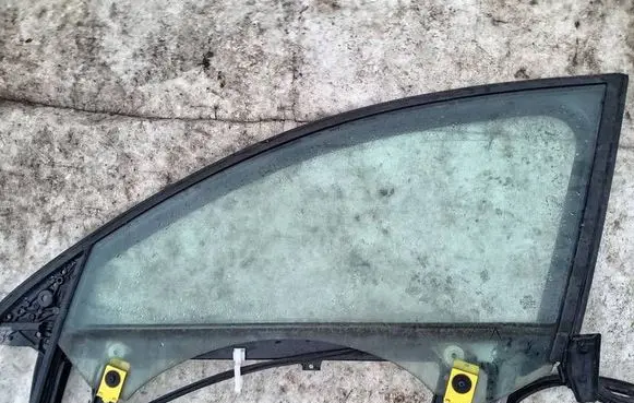 Audi A6 S6 C6 4F Front door window glass four-door AS2