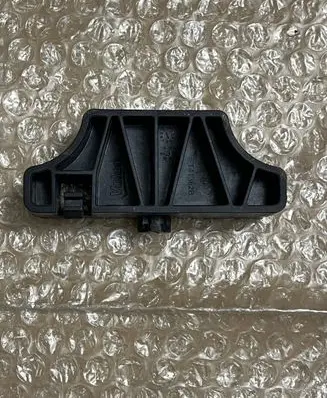 Mercedes-Benz CLA C118 X118 Radiator mount bracket A2475020000 003999V49
