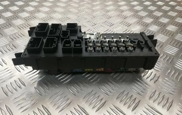 Volvo S80 Fuse module 8645364 518323019