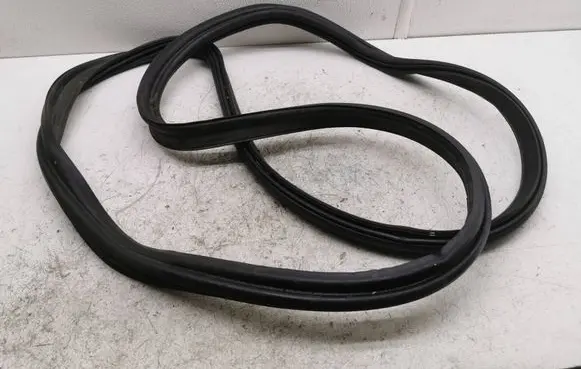 Volvo XC60 Trunk rubber seal (body) 