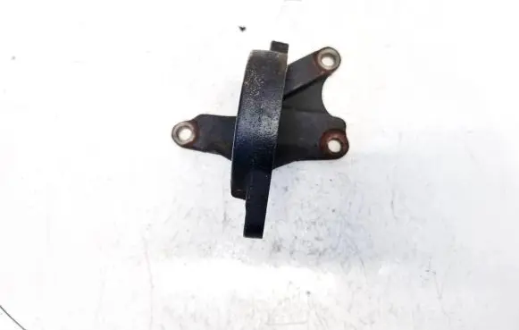 Nissan Almera Tino Engine mounting bracket