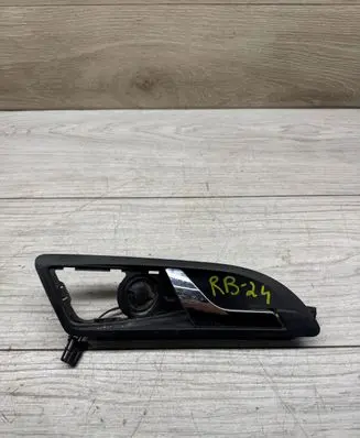 Skoda Octavia Mk2 (1Z) Front door interior handle 1Z0837248 PA6GF25