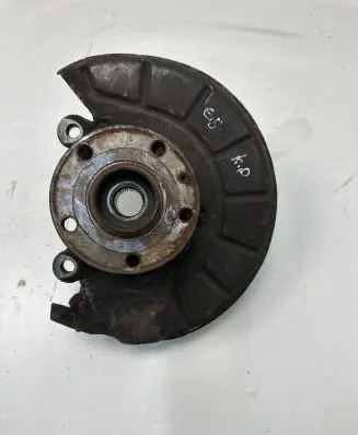 Volkswagen Golf V Front wheel hub