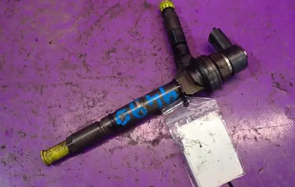 Opel Astra H Fuel injector