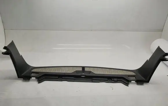 Trunk/boot sill cover protection