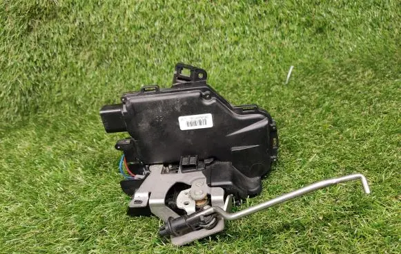 Audi A4 S4 B6 8E 8H Rear door lock 8E0839015C