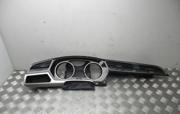 Volkswagen Touran III Dashboard trim 5TB858415A