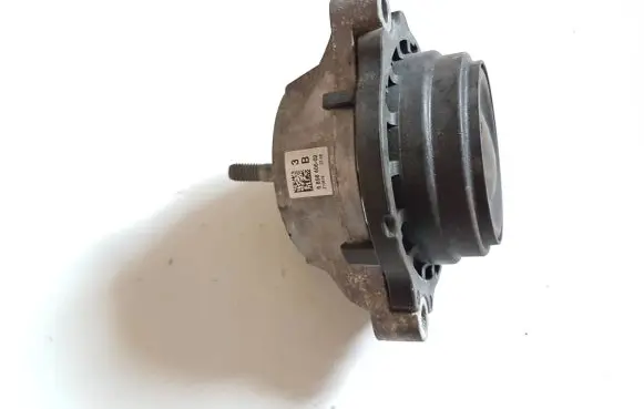 BMW 4 F36 Gran coupe Engine mount bracket 6856406