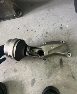 Audi A6 S6 C5 4B Engine mounting bracket 8D0199307P